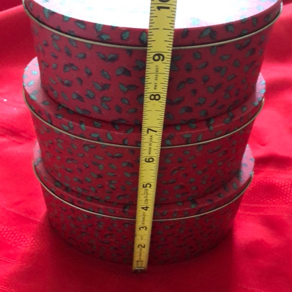 Vintage Stacking/Nesting Tins - Picture 14 of 16